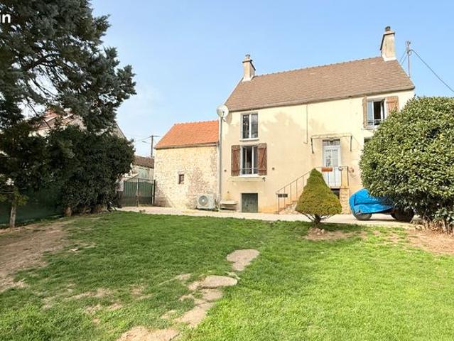 Magnifique maison briarde offrant 5 chambres et un grand jardin