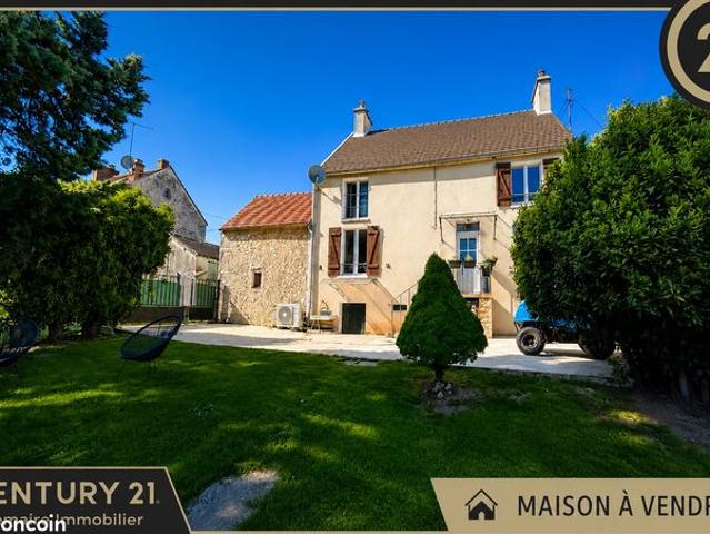 Magnifique maison briarde offrant 5 chambres et un grand jardin