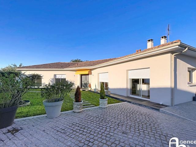 MAGNIFIQUE MAISON CONTEMPORAINE IZON