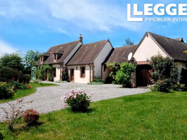 Magnifique maison d'architecte de 145 m², construite en 2010, sur un beau terrain d'environ 4900 m²