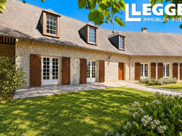 Magnifique maison de 5 chambres à Civray avec Piscine et parc arboré