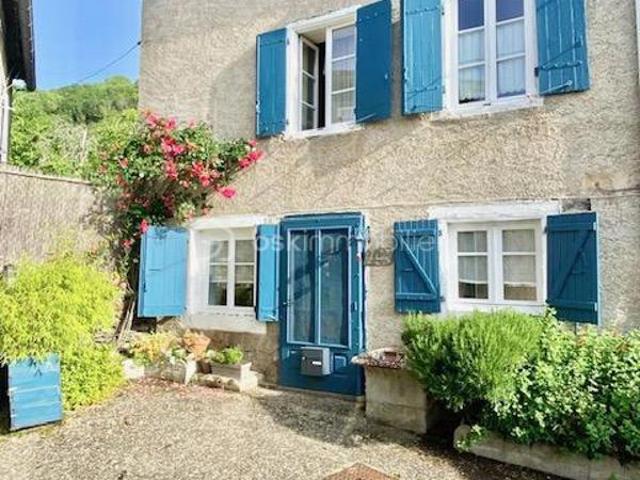 Magnifique maison de village de 105 m² avec grand jardin de 830 m² sans vis à vis et vue montagne