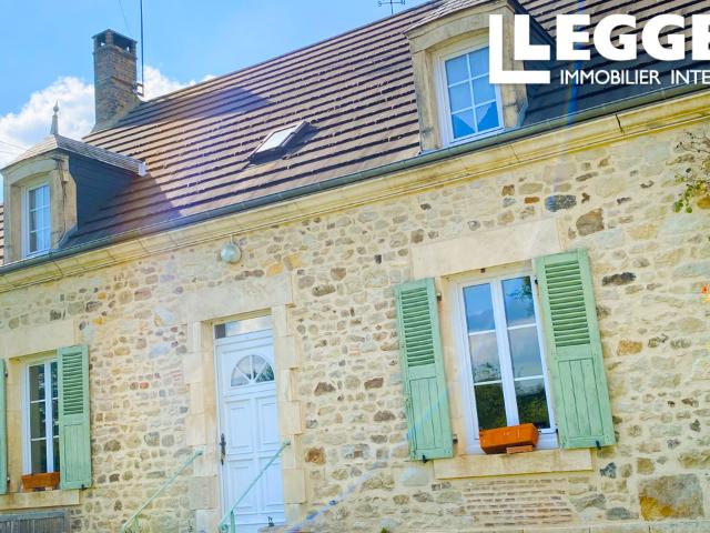 Magnifique maison de campagne en pierre de 4 chambres,granges attenantes et maisonnette indépendante à rénover