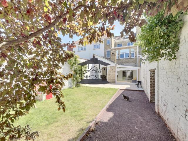 Magnifique maison de caractère située secteur Bagatelle, avec JARDIN et GARAGE