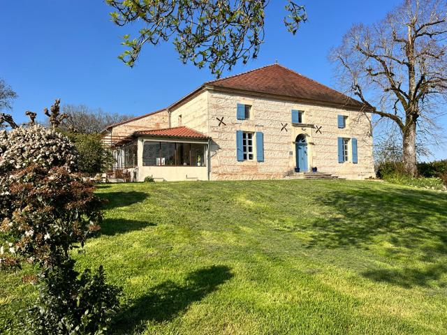 Magnifique Maison de Maître avec Chambre d'Hôtes 316m² Sainte Colombe de Villeneuve