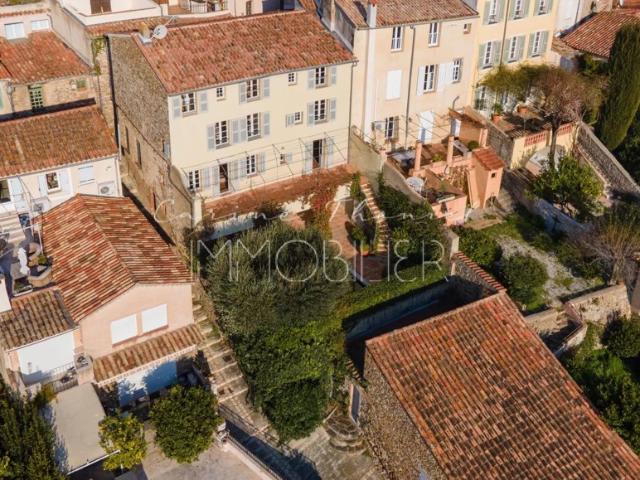 Magnifique maison de maître avec jardin et bassin à vendre à Grimaud