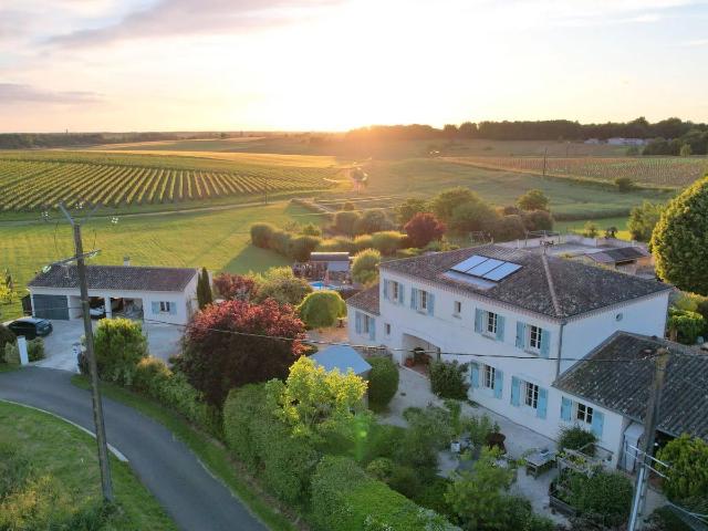 Magnifique maison économe en énergie avec des suites d'invit. 253m² Pons