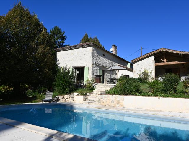 Magnifique maison en pierre avec piscine et granges