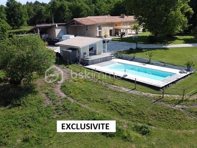 MAGNIFIQUE MAISON EN PIERRES RENOVEE DE 379 M2 AVEC 4 CHAMBRES, PISCINE SUR 1,8 HECTARES !