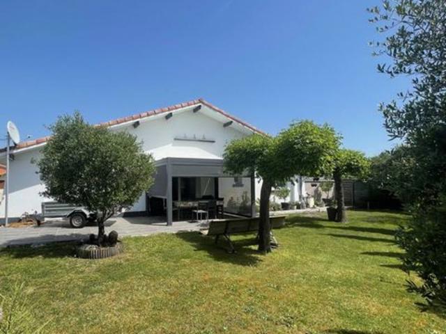 Magnifique Maison familiale avec beau jardin, gar