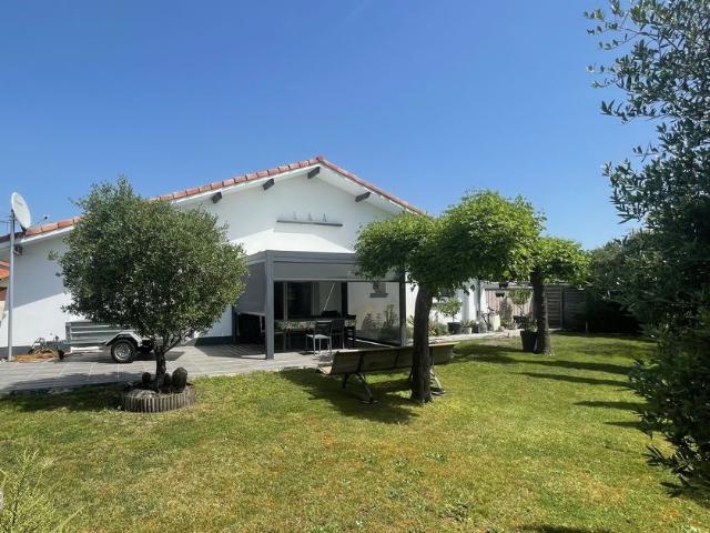 Magnifique Maison familiale avec beau jardin, garage et