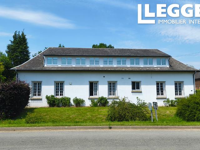 Magnifique maison familiale, style Art Déco, bien entretenue, avec 7 chambres, jardin, terrasse et cour