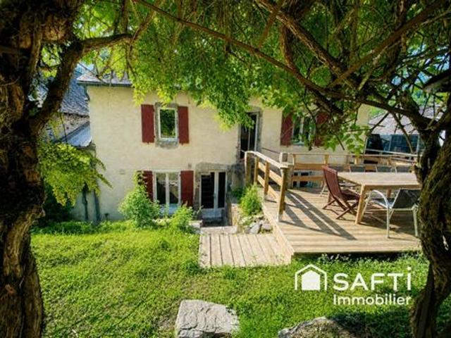 MAISON FAMILIALE de 200m² AVEC JARDIN ET GARAGE