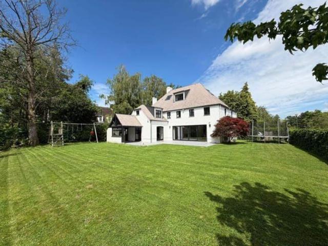 Magnifique maison familiale rénovée – ± 340 m²