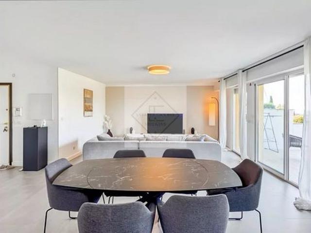 MAGNIFIQUE MAISON MITOYENNE AVEC VUE MER & COLLINES – 4 CHAMBRES – DOUBLE GARAGE – PISCINE