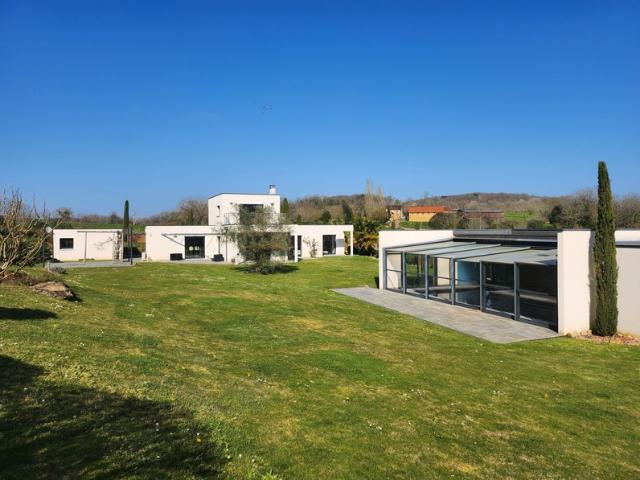 Magnifique maison moderne avec piscine intérieure et SPA