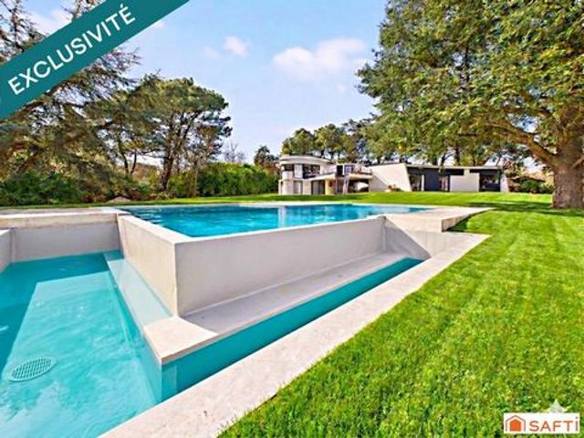 Magnifique Maison Néo Futuriste avec Vue Magnifique et Terrain Constructible!