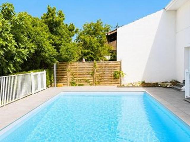 Magnifique maison plain pied surélevé avec piscine neuve