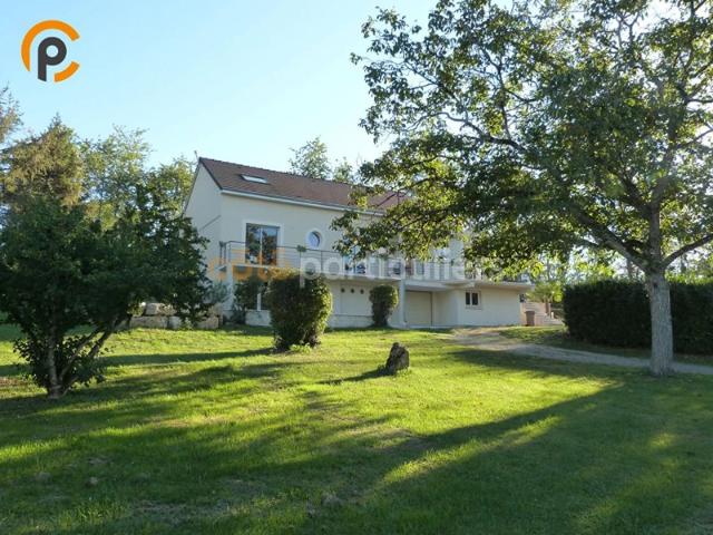 Magnifique maison rénovée et sa vue imprenable sur 1Ha de terrains