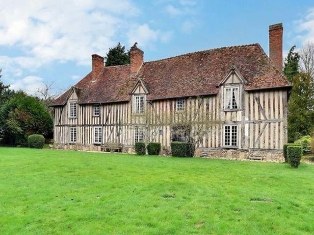 Magnifique Manoir 17 ième et ses dépendances au coeur de la Normandie