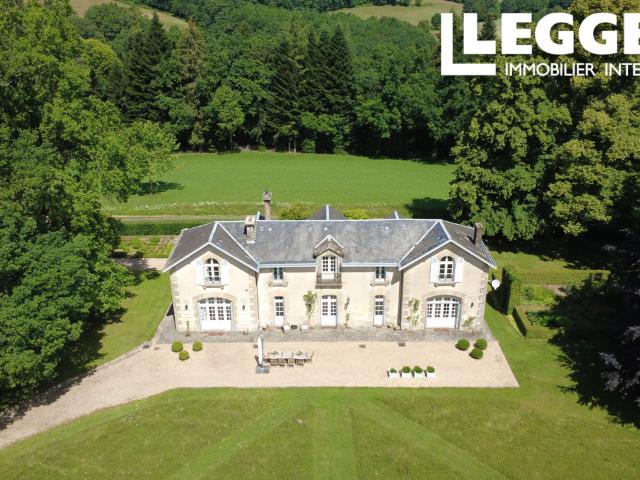 Magnifique manoir et gîte dans un superbe parc avec potager clos, petit étangs et source d’eau