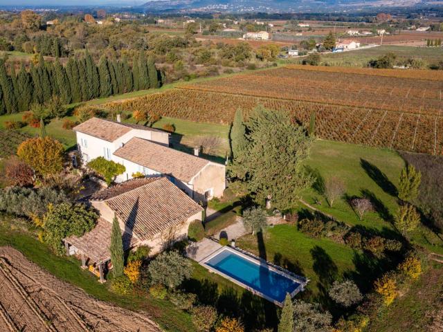 Magnifique mas authentique et sa piscine: environnement cal. 300m² Caromb