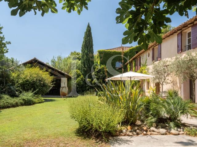Magnifique mas de 410m2 sur 6380m2 de parc avec piscine 410m² Pernes les Fontaines