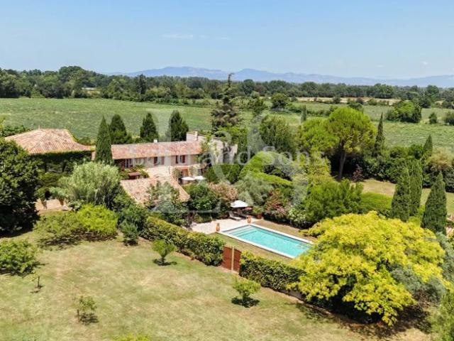 Magnifique mas de 410m2 sur 6380m2 de parc avec piscine