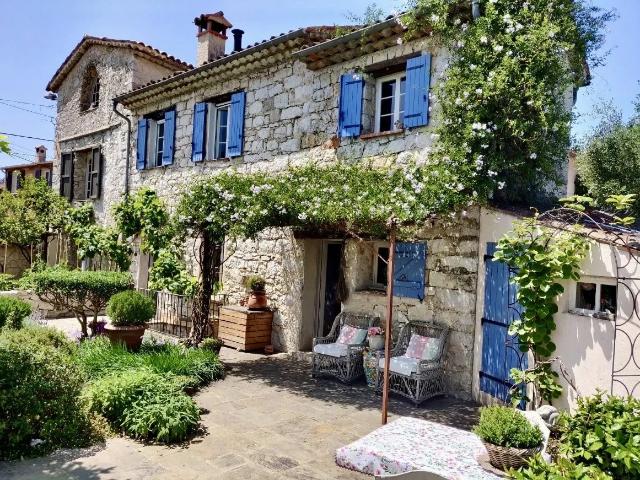 Magnifique Mas plein de charme à vendre à Roquefort les Pins. 245m² Roquefort les Pins
