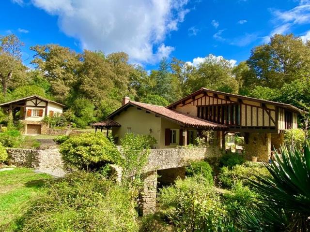 Magnifique Moulin rénové en totalité Dpe D avec gîte indép. 174m² Bougue