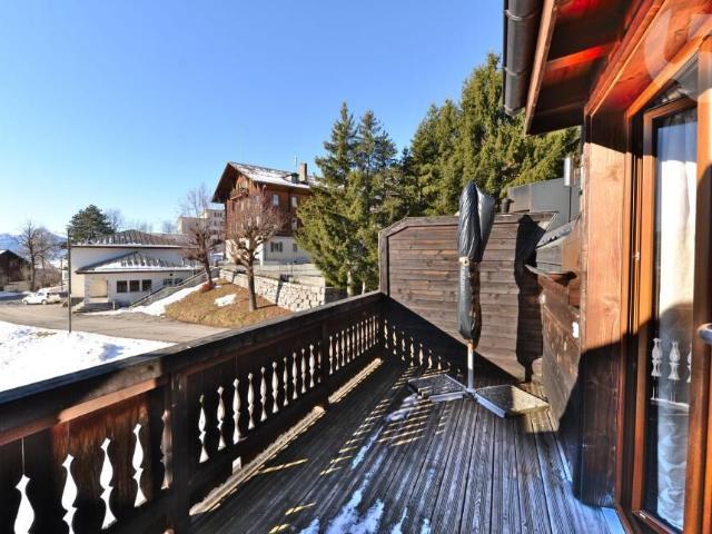 Magnifique attique duplex très bien située avec terrasse et balcon dans une petite PPE | dreamo. Ch