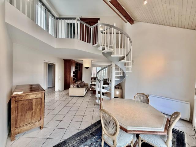 Magnifique attique en duplex dans une jolie copro d'Ambilly 74100