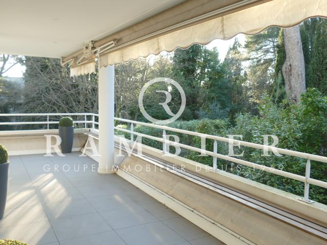 Magnifique appartement niché dans un écrin de verdure