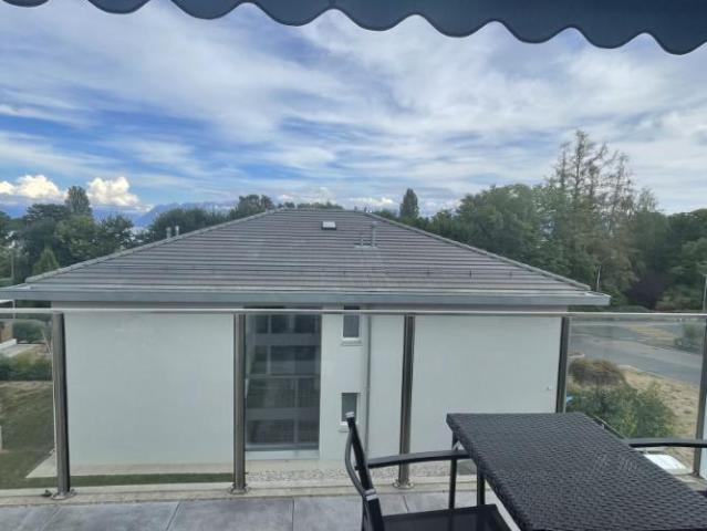 MAGNIFIQUE APPARTEMENT AVEC BALCON À 200M DU LAC