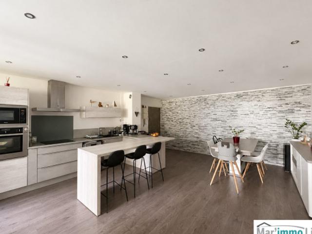 MAGNIFIQUE APPARTEMENT AVEC STATIONNEMENT ET CAVE