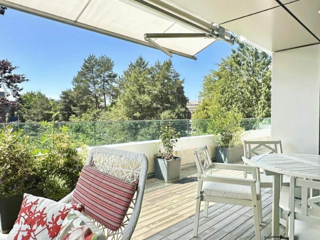 Magnifique appartement avec terrasse et vue au 5e étage