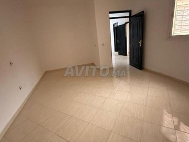 Magnifique appartement à louer près de la rue principale à Rihane