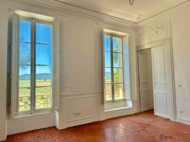 Magnifique appartement dans château au Nord d'Aix en Provence