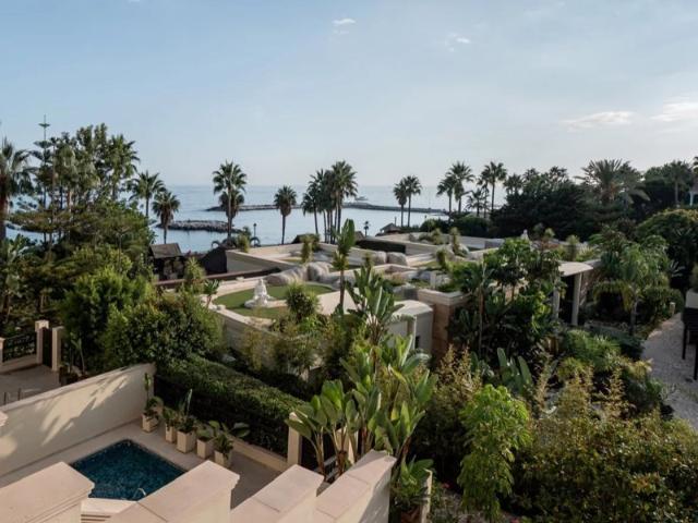 MAGNIFIQUE APPARTEMENT DE LUXE DANS LA MAGNIFIQUE LAGUNA DE BANUS, PUERTO BANUS