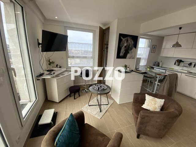 MAGNIFIQUE APPARTEMENT DE TYPE F1 MEUBLE A LOUER SUR CHERBOURG AVEC CAVE EN DERNIER ETAGE EN RESIDENCE AVEC ASCENSEUR