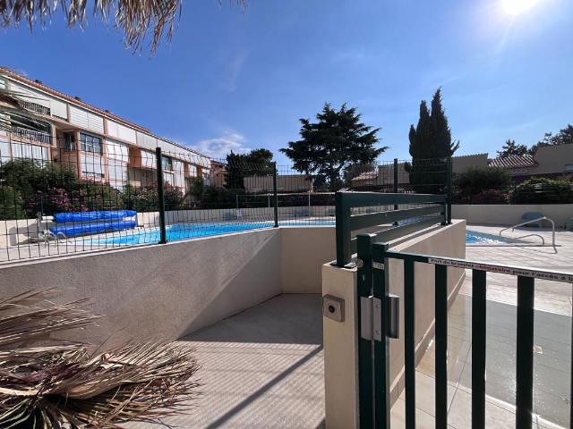 Magnifique appartement de type T1/T2 de 32 m² hors carrez à 100 m de la mer dans une résidence de standing avec piscine