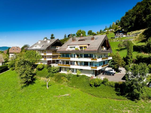Magnifique appartement de 2.5 pièces, spacieux avec vue lac et montagnes