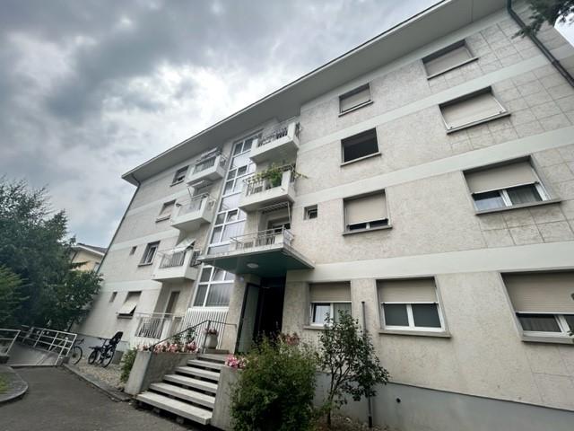 Magnifique appartement de 3.5 pièces de 84 m2 au rez de chaussée avec un balcon qui donne accès à un jardin privatif