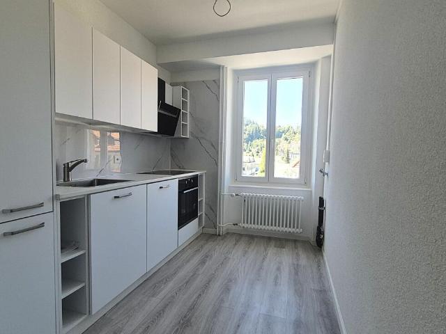 Magnifique appartement de 3 pièces entièrement rénové avec balcon Le Locle