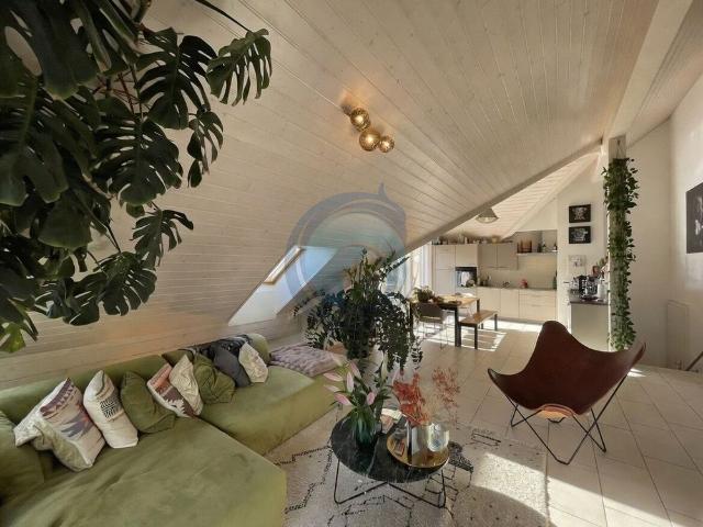 MAGNIFIQUE APPARTEMENT DE 4,5 PIÈCES AVEC VUE SUR LE LAC