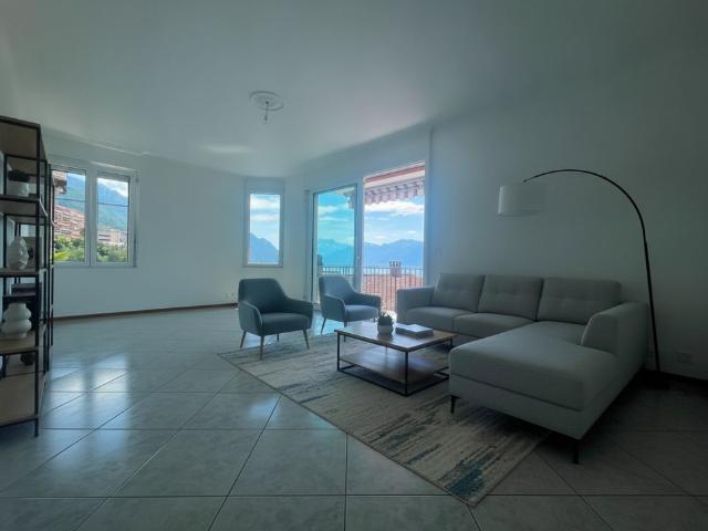Magnifique Appartement de 5.5P / 3CHB / 1 SDB / 1 Balcon avec vue imprenable sur le Lac / MERCI de bien lire le texte