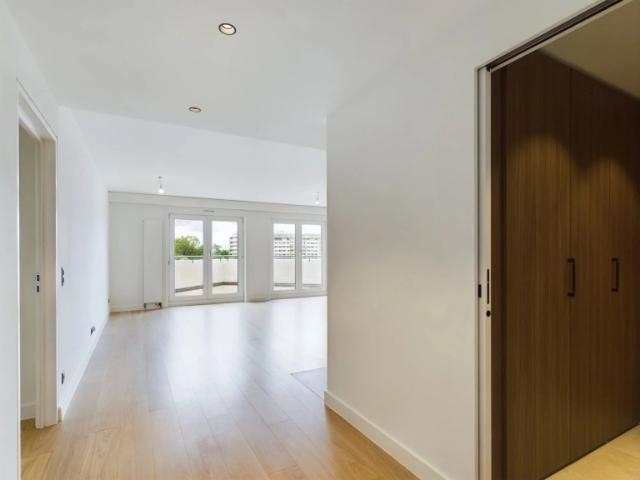 Magnifique appartement de 5 pièces, lumineux, à deux pas du parc La Grange et de la gare des Eaux Vives Comptoir Immobilier
