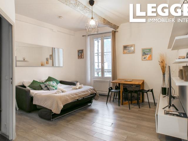 Magnifique appartement en bon état, en plein coeur de Nice Carré d'or, traversant nord/ sud