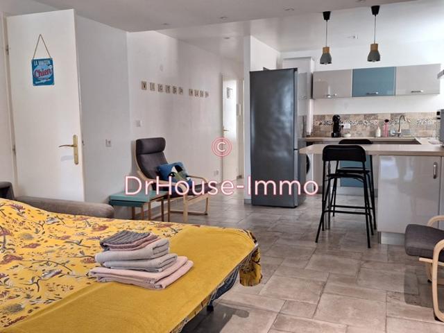 Magnifique Appartement en Rez de Jardin de Type 2 avec Terrasse Fermée et 2 Stationnements à Six Fours les Plages Centre