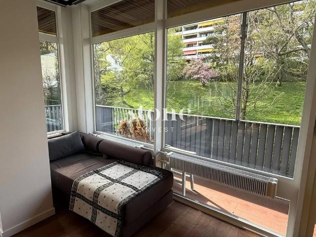 Magnifique appartement lumineux meublé récemment rénové de 58 m2 et 24 m2 de terrasse avec vue dégagée sur le parc